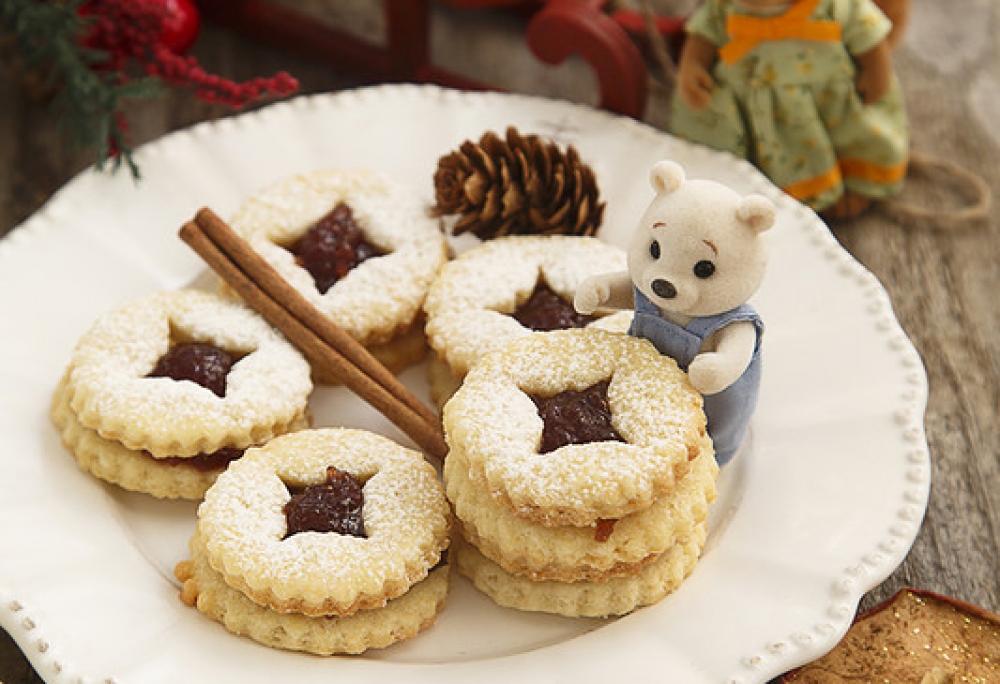 Christmas cookies with jam