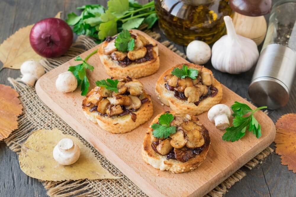 Bruschetta with Mushrooms and Onions