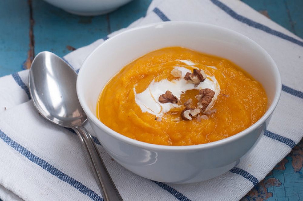 Pumpkin soup with apples