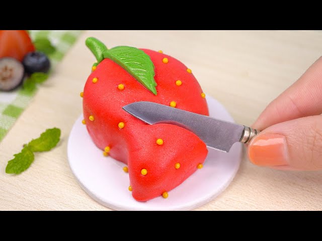  Miniature Strawberry Cake Decorating