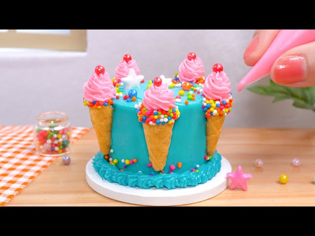 Miniature Ice Cream Cake Decorating