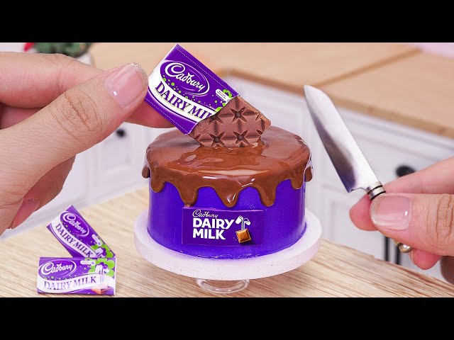 Miniature Chocolate Cake Decorating Ideas