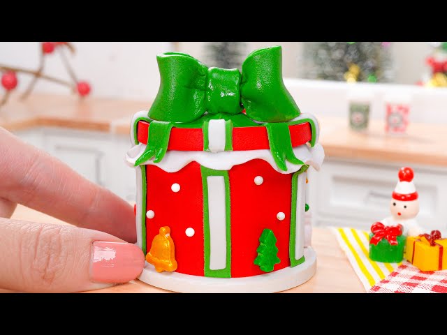 Beautiful Miniature Christmas Gift Cake Decorating