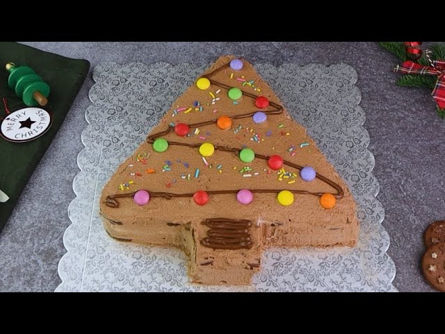 Christmas tree no-bake cake