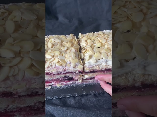 Cookie Meringue Jam Cake