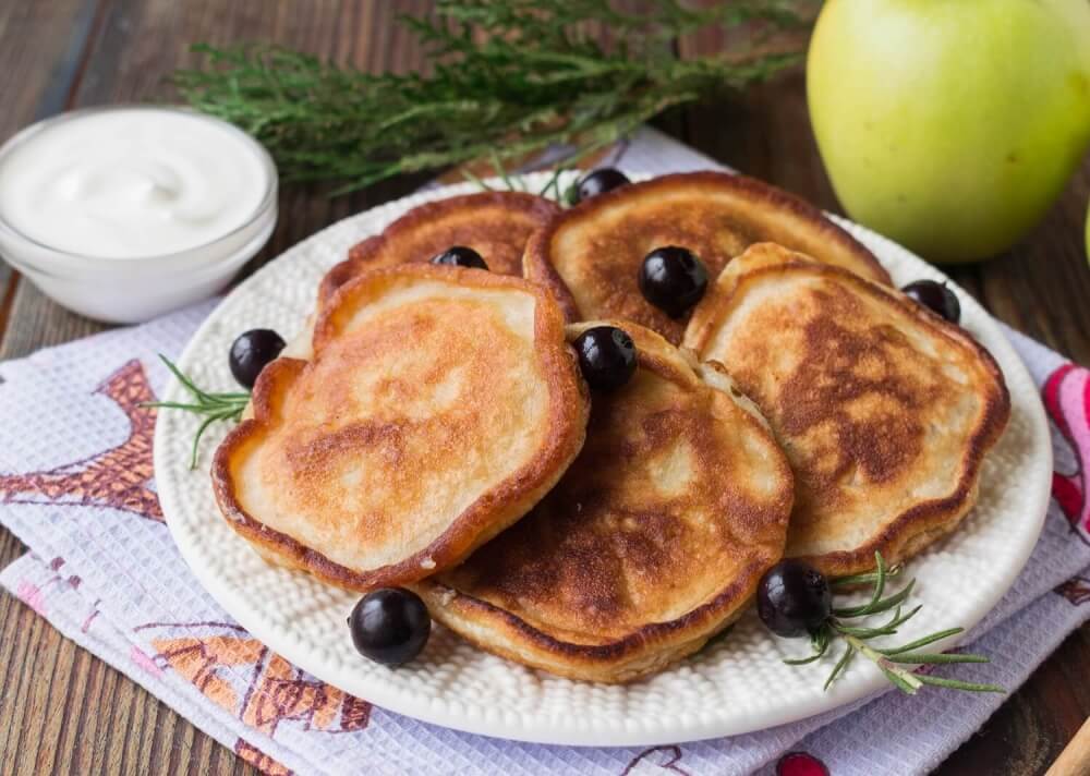 Lush Apple Pancakes (Oladi)