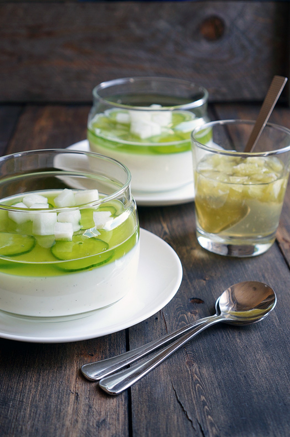 Yoghurt cucumber jelly with lime sauce