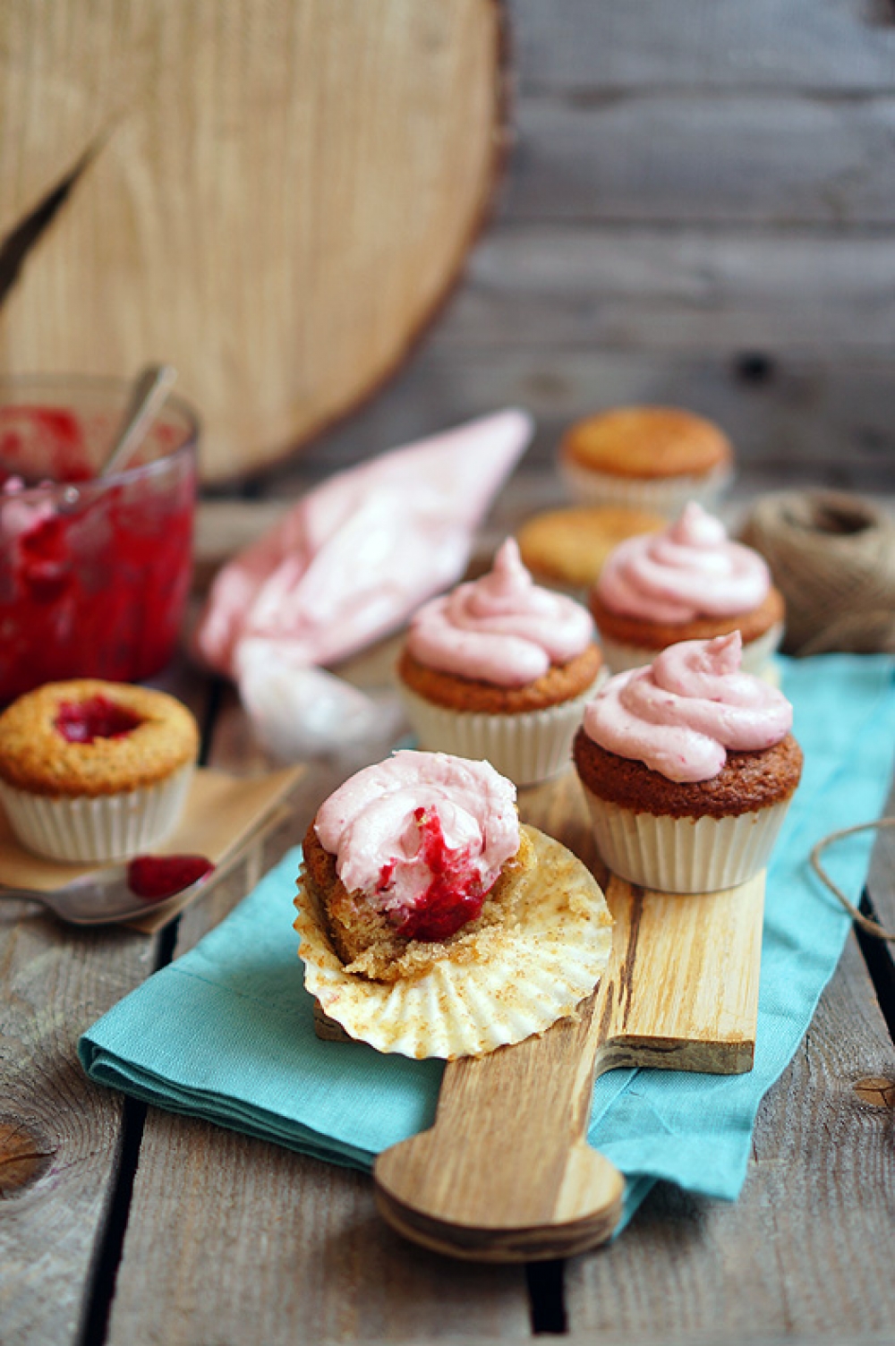 Banana cupcakes with raspberry cream