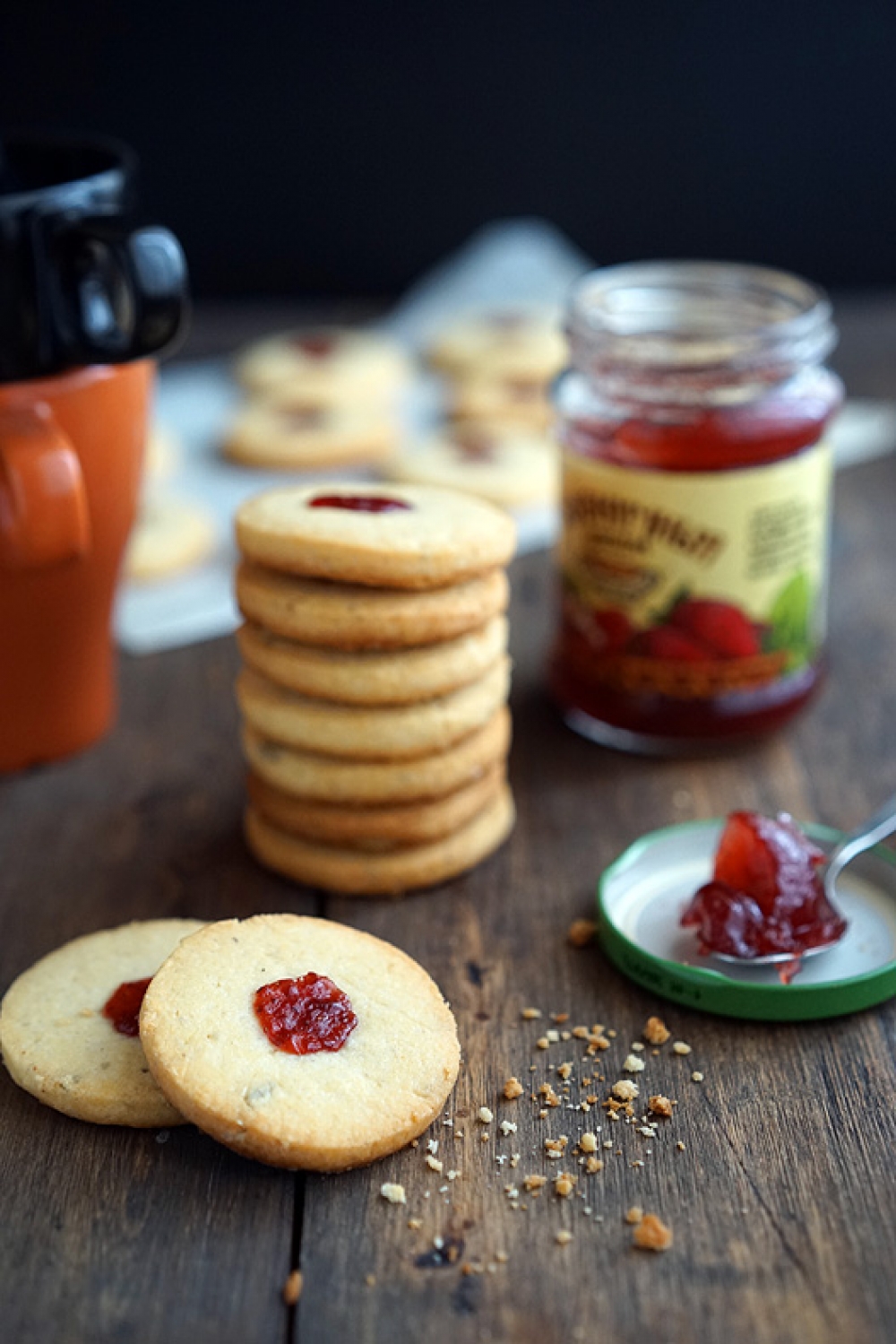 Shortbread cookies with jam