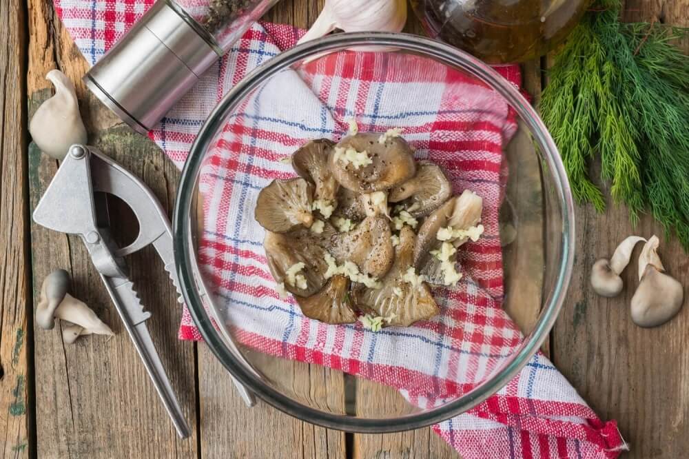 Oyster Mushrooms in Garlic Marinade
