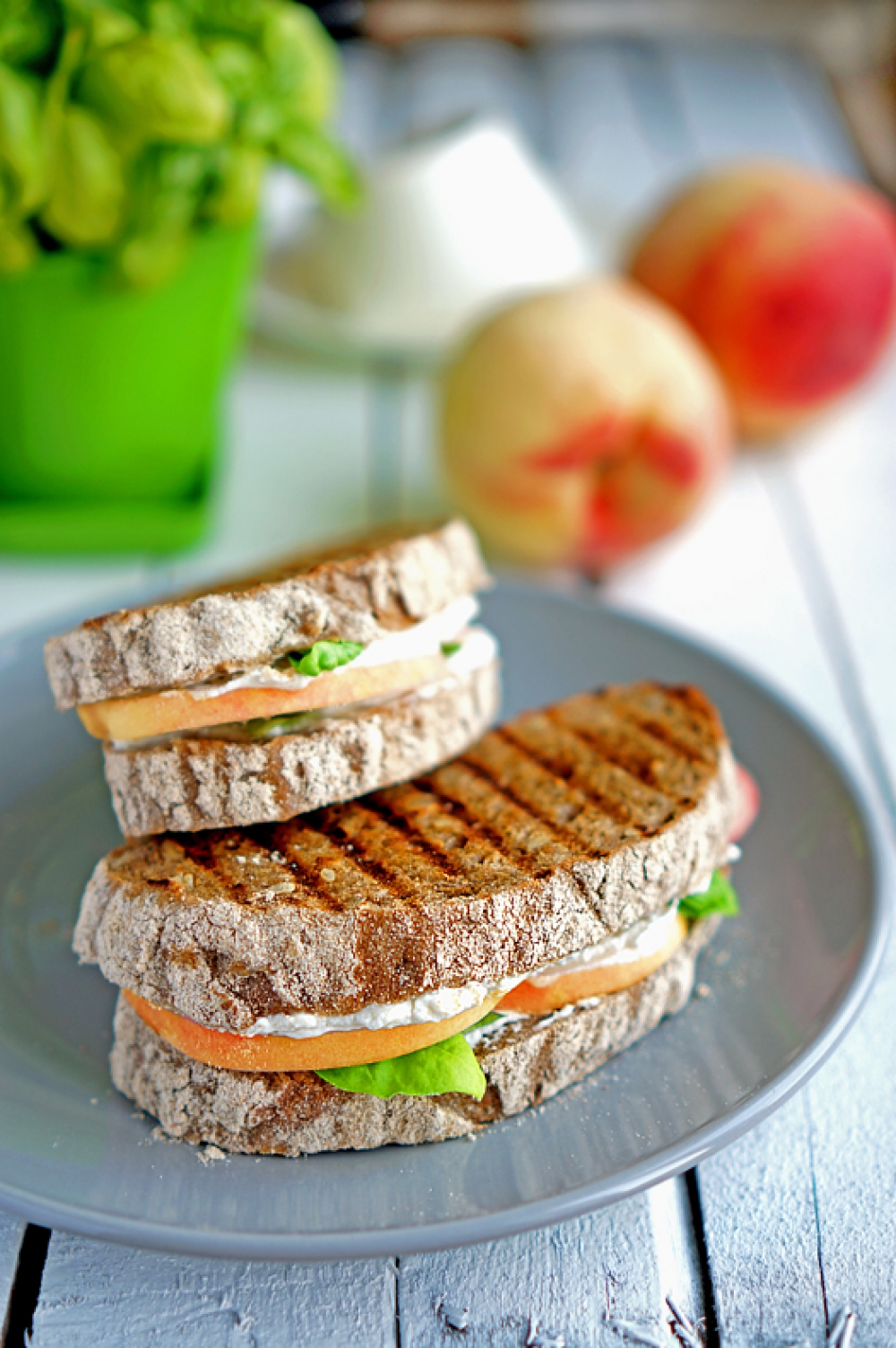 Sandwich with Peaches and Ricotta