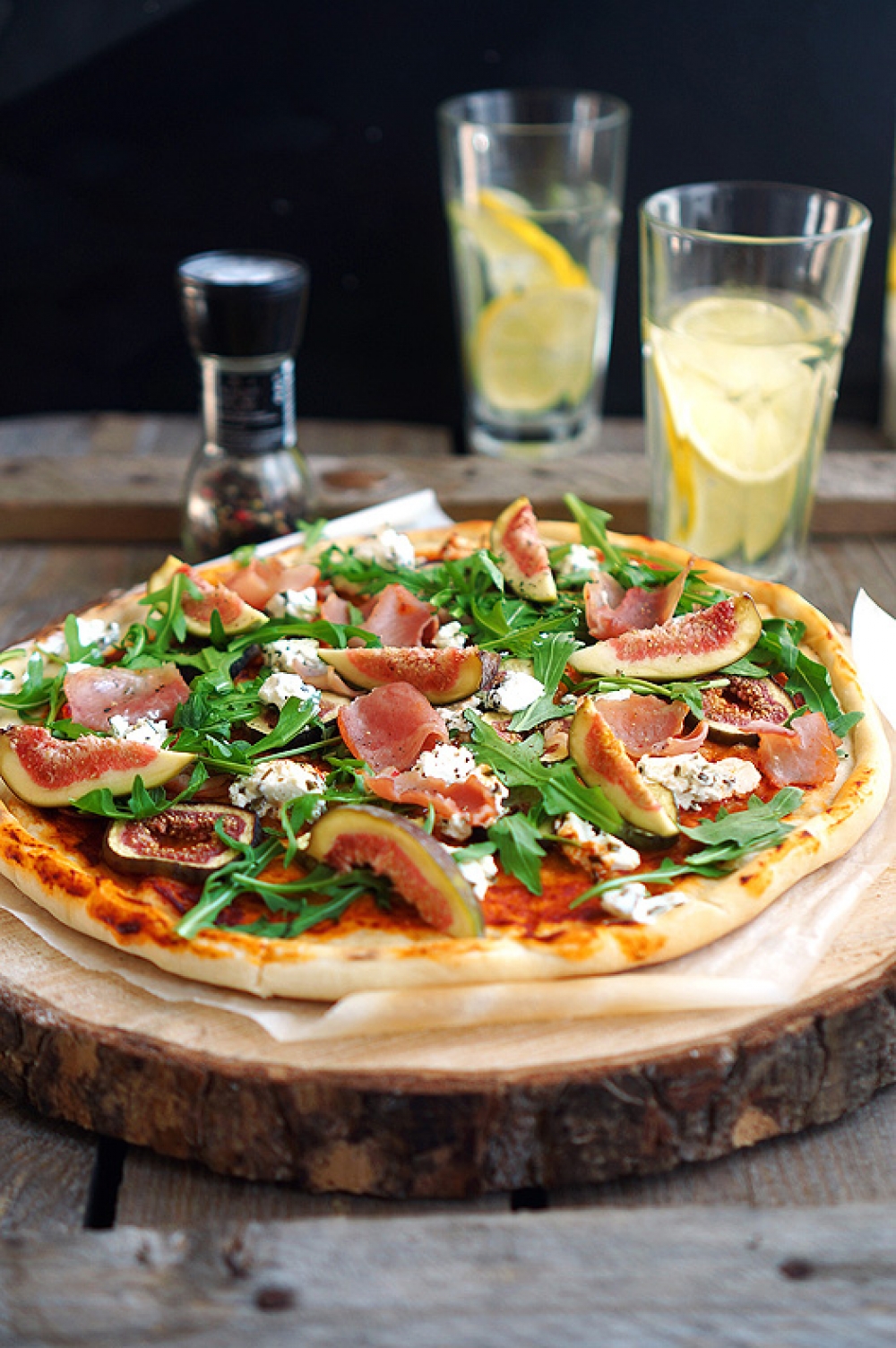 Fig, Goat Cheese and Prosciutto Pizza