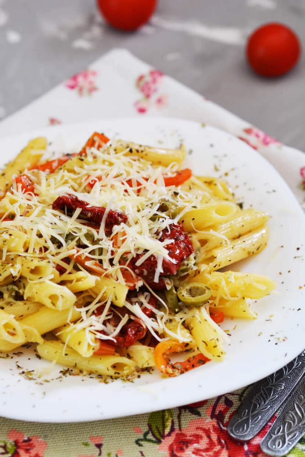 Pasta with Sun-Dried Tomatoes, Olives and Sweet Peppers