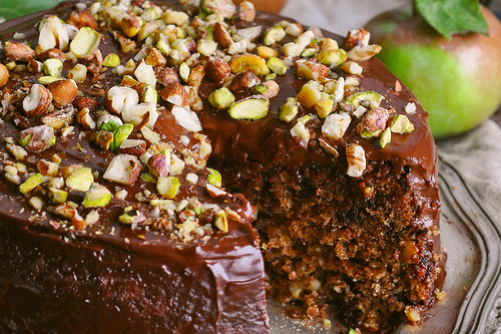 A chocolate-peanut cake with apples