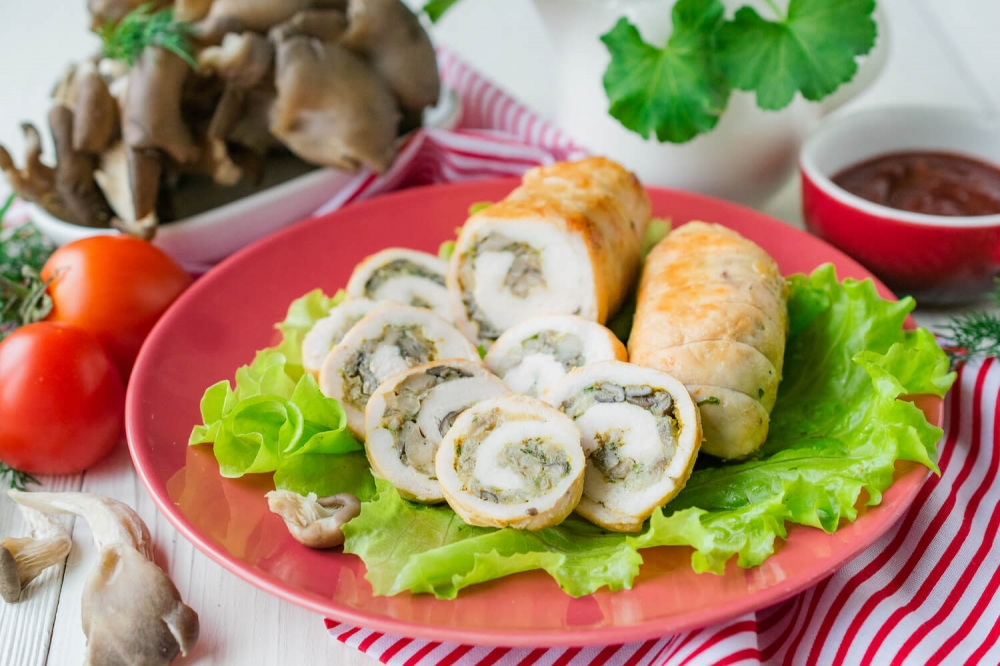 Chicken Rolls with Mushrooms and Cheese
