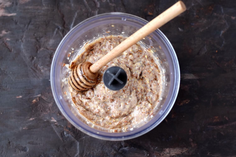 Flaxseed Porridge with Nuts and Sesame