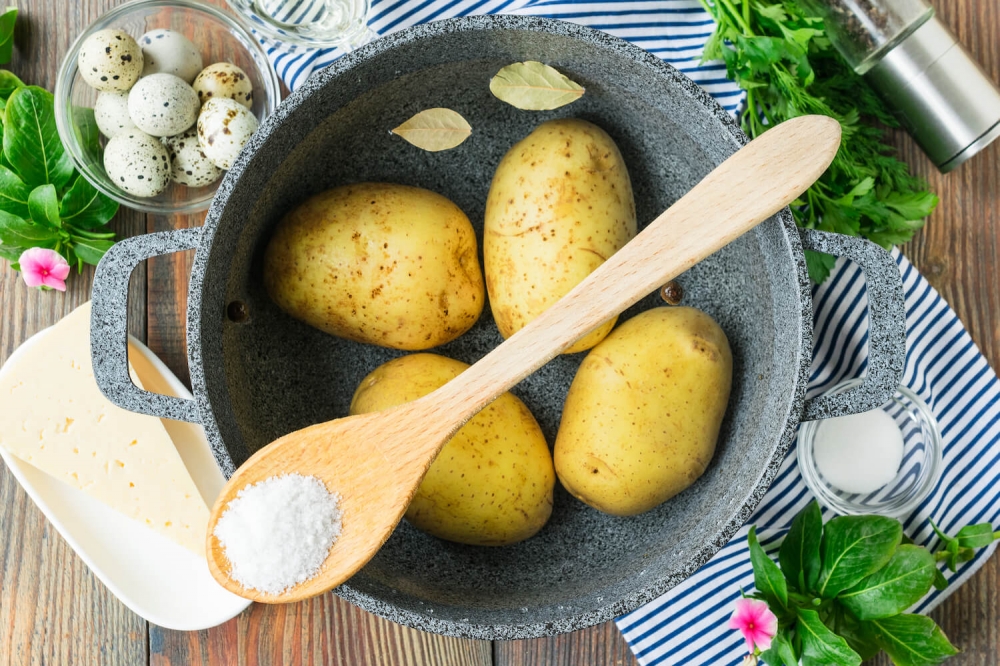 Potato Stuffed with Quail Eggs