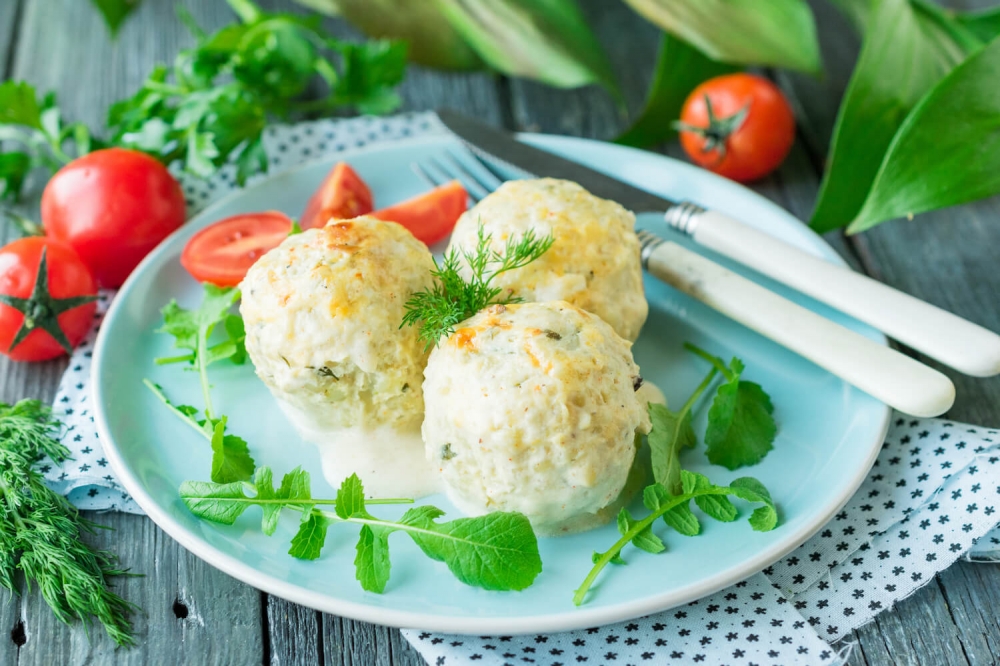 Chicken Bulgur Meatballs with Sour Cream Sauce