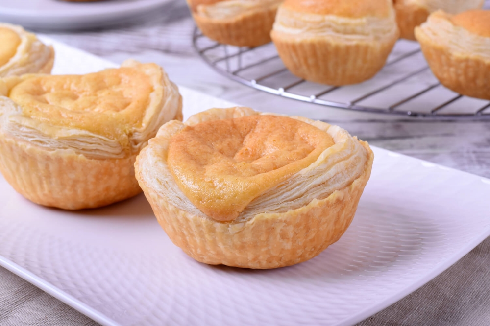 Portuguese Vanilla Cream Puff Cakes