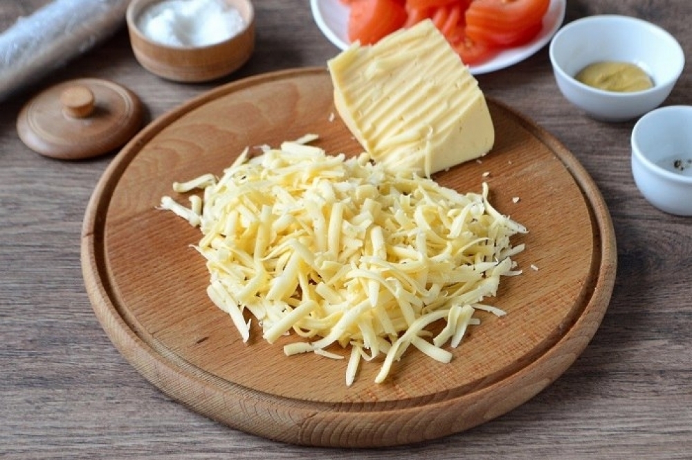 Chicken breast with tomatoes and cheese