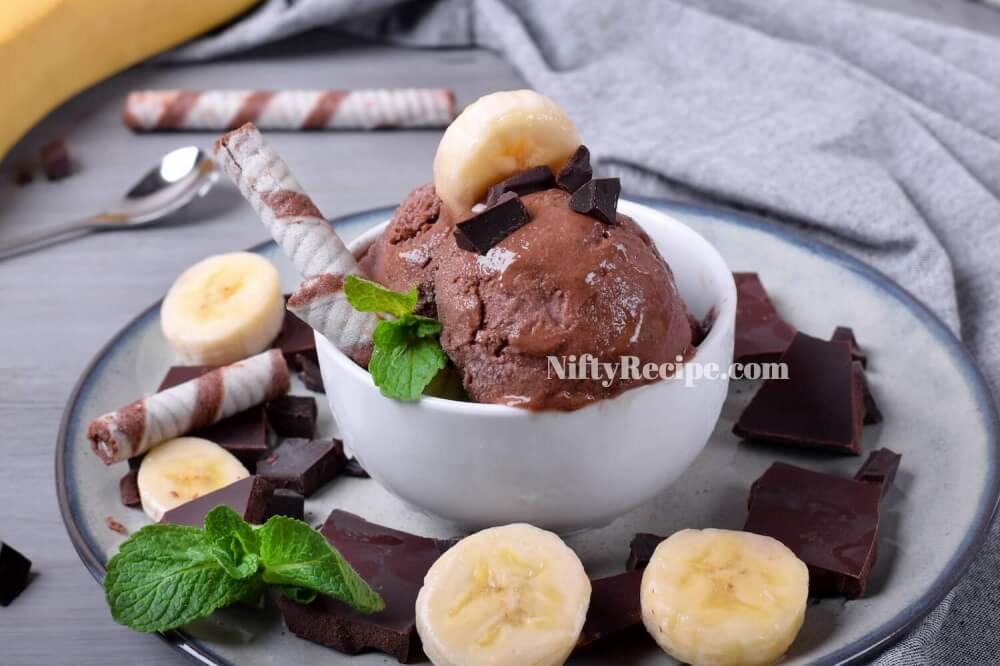Banana and Chocolate Ice-Cream with Baileys