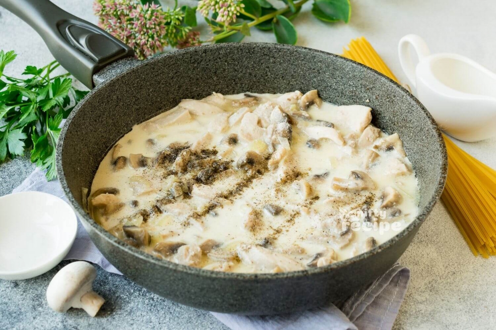 Creamy Mushroom and Chicken Pasta