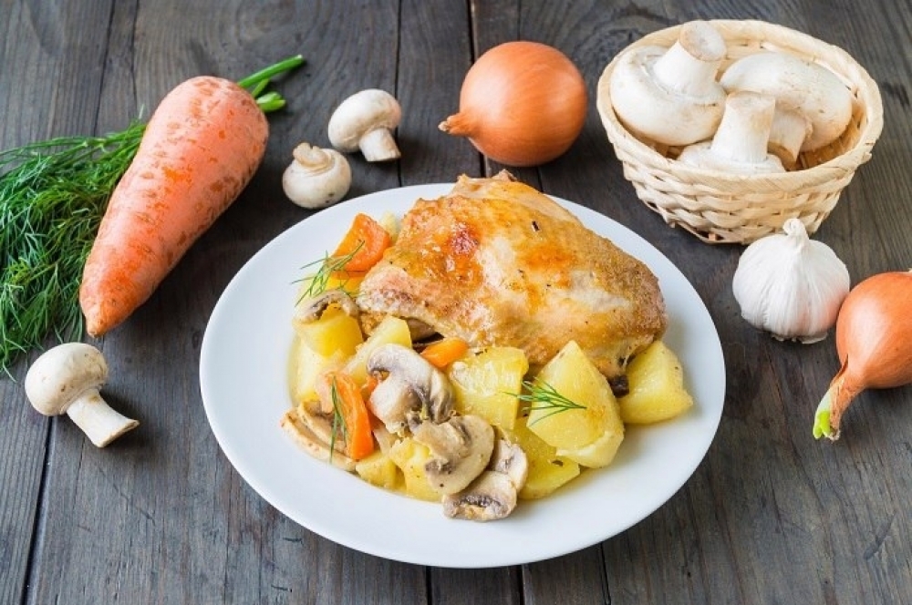 Chicken with vegetables and mushrooms