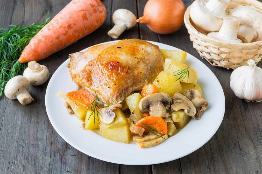 Chicken with vegetables and mushrooms