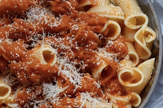 Classic Pasta Recipe with Rich and Flavorful Red Sauce