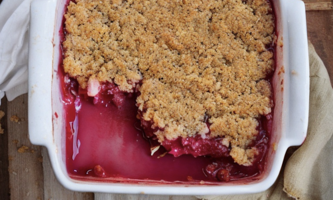 Tangy and Sweet Rhubarb Crumble: A Classic Dessert Recipe