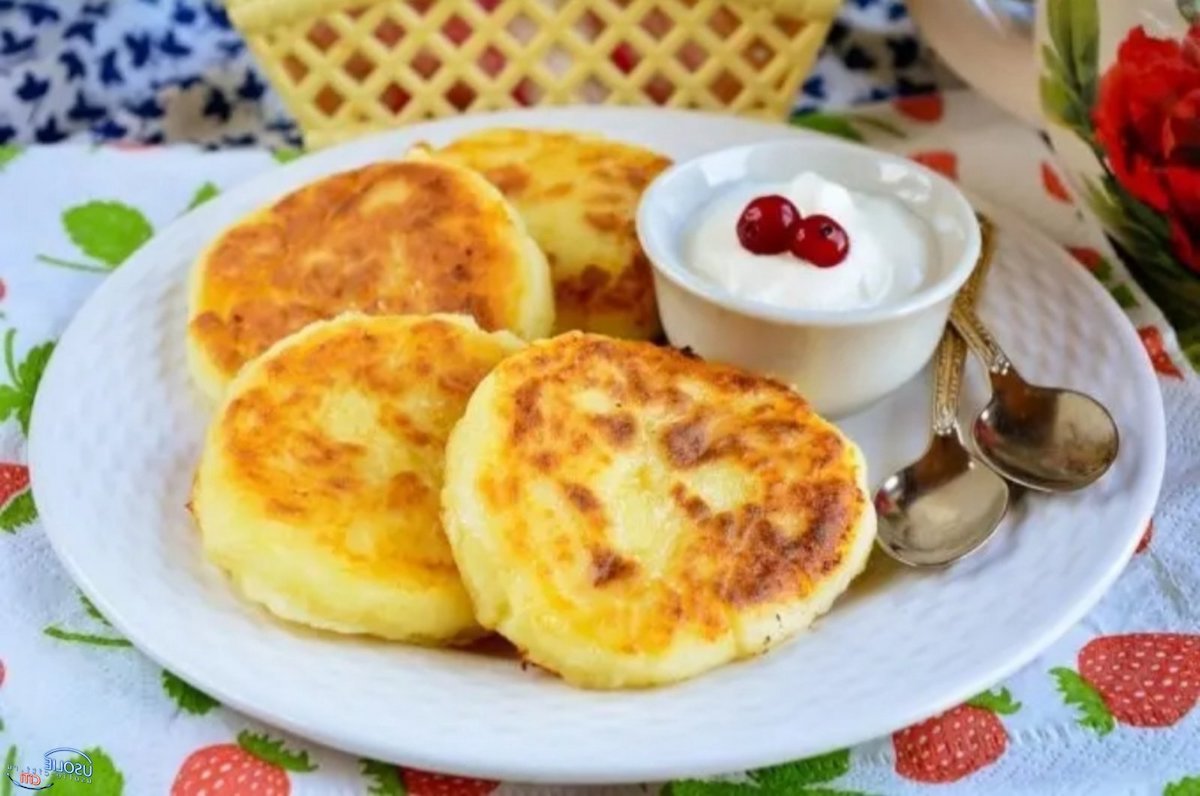 Simple Recipe For Cottage Cheese Pancakes In a Frying Pan