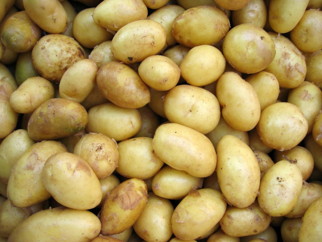 How Many Calories Are In 100g Of Potatoes?