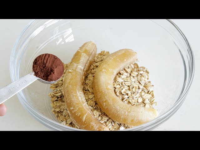Dessert with oats, cocoa and bananas