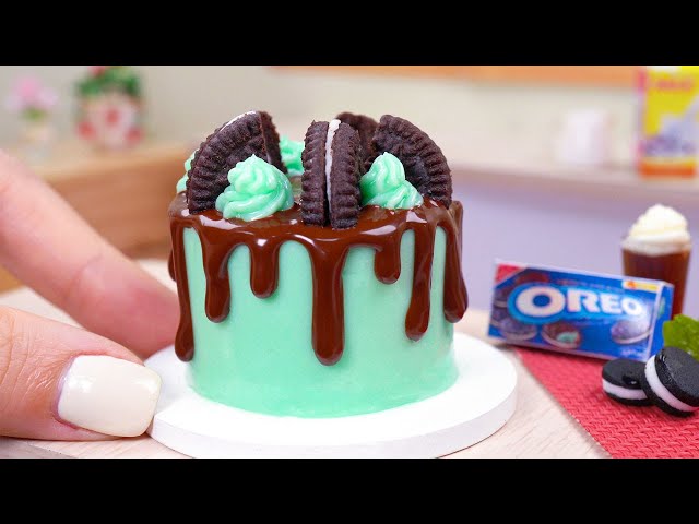 Miniature Chocolate Mint Cake Decorating