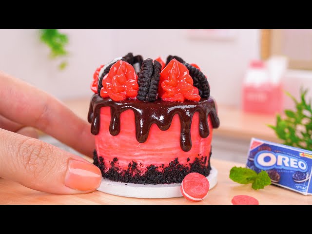 Miniature Oreo Cake Decorating