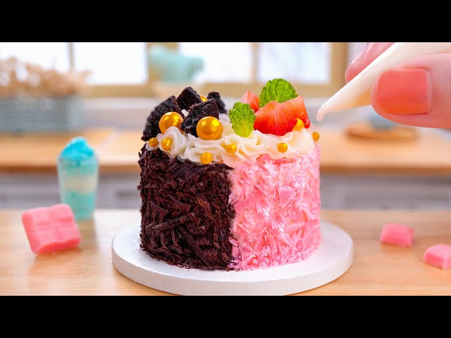 Miniature Oreo Strawberry Cake Decorating