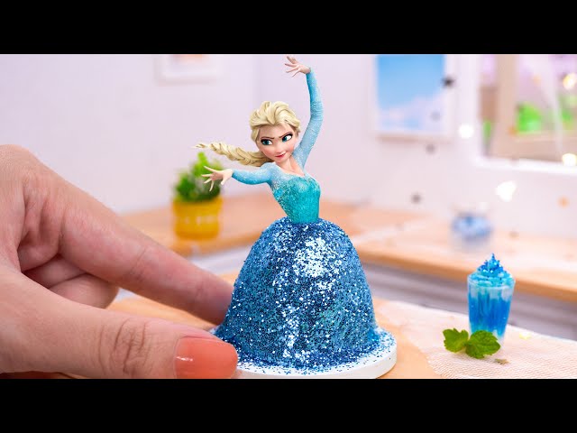 Miniature Princess Elsa Cake Decorating