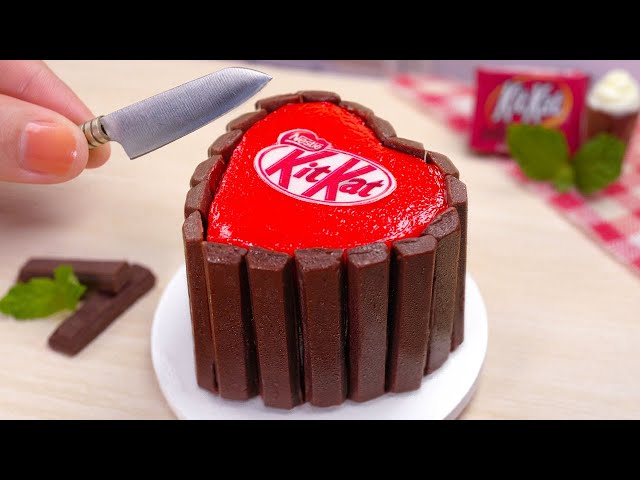 Miniature Kitkat Cake Decorating