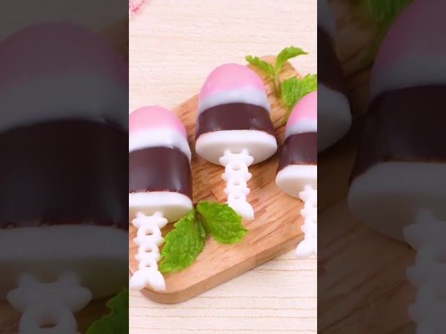 Miniature Chocolate Ice Cream Decorating
