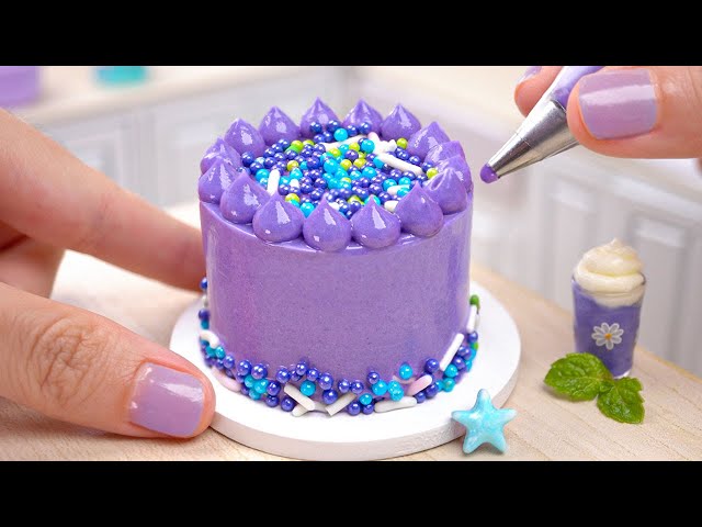 Miniature Blueberry Cake Decorating