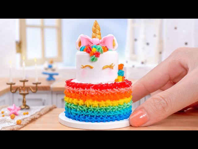 Miniature Unicorn Cake Decorating