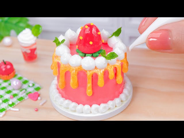 Miniature Strawberry Cake Decorating Ideas