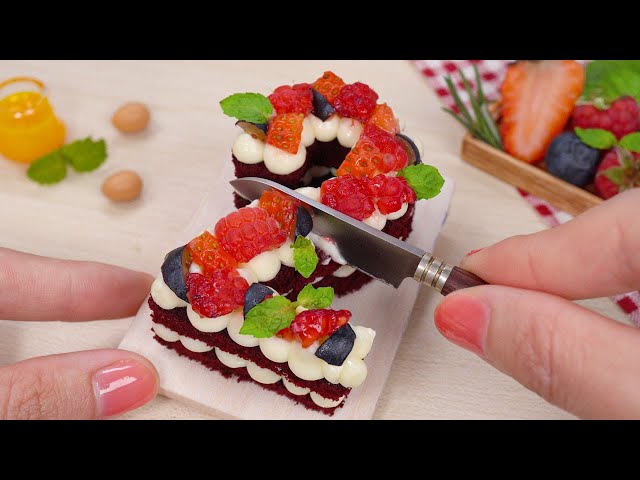 Miniature Red Velvet Cake Decorating