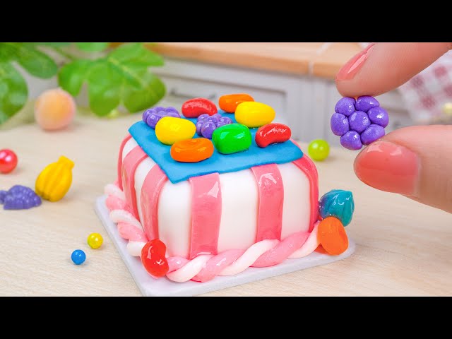 Miniature Candy Crush Saga Cake Decorating