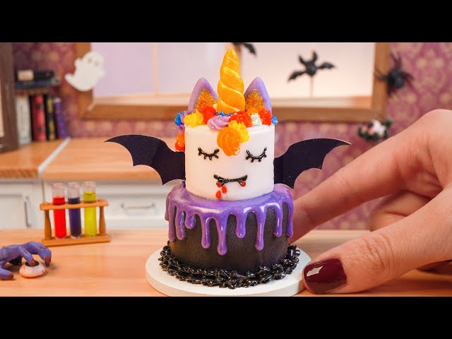 Miniature Halloween Cake Decorating