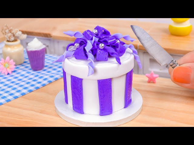 Miniature Birthday Cake Decorating