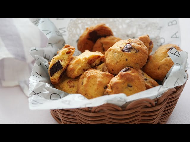 Almonds and Chocolate Drop Cookies