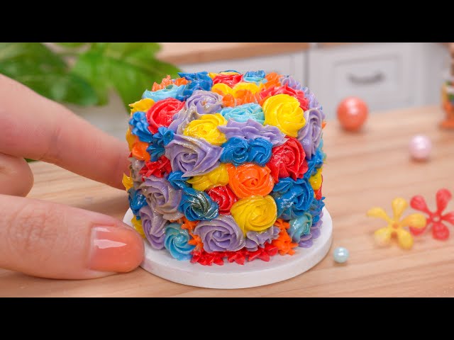 Miniature Flower Cake Decorating