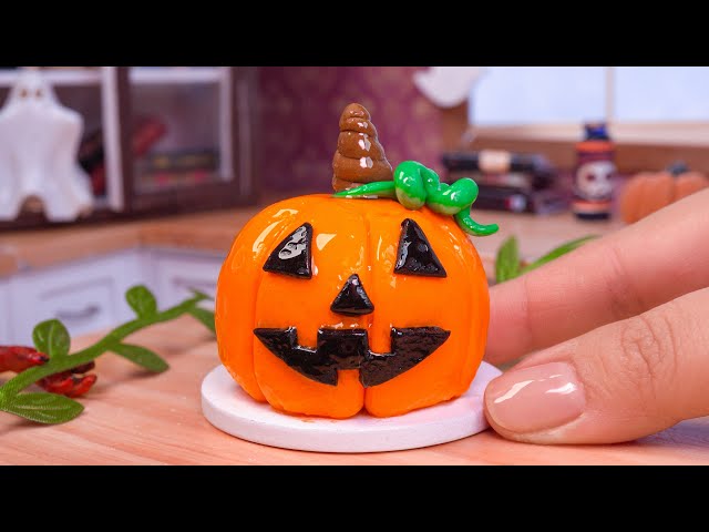 Miniature Pumpkin Cake Decorating