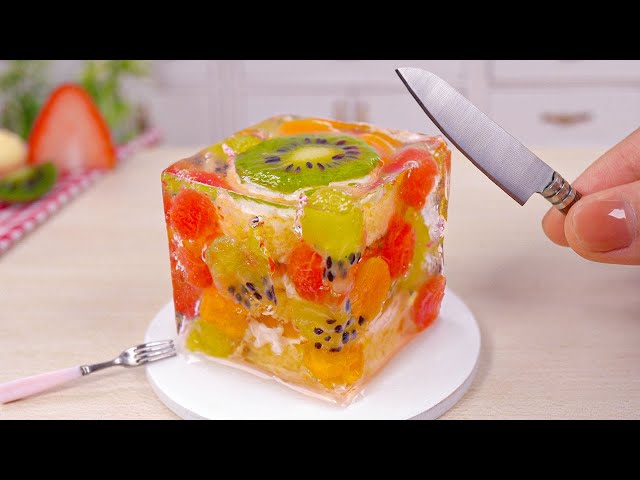 Miniature Fruit Cake Decorating